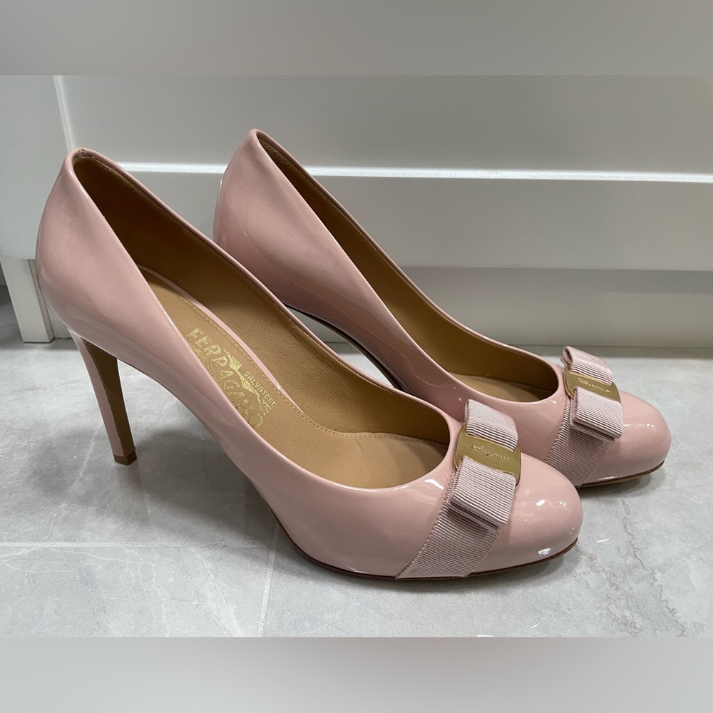 Ferragamo Light Pink Patent Pump 39C